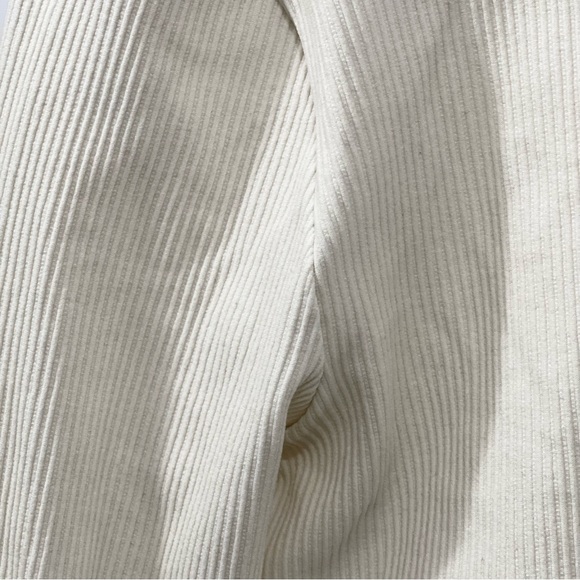 Aritzia Sunday Best - Sinch Seamless Crop Long-sleeve - Picture 6 of 6